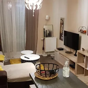Appartement Apparemment Cosy Avec Parking Extérieur Gratuit, Aulnay-sous-Bois